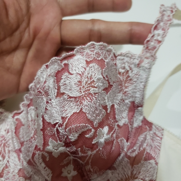 Wacoal textured pink and white bra - Picture 2 of 3